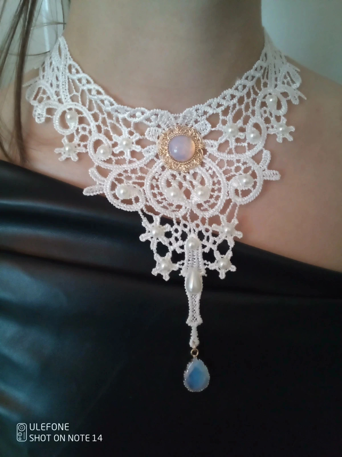 Collar de estilo bohemio con encaje blanco y piedras de ópalo – photo 2